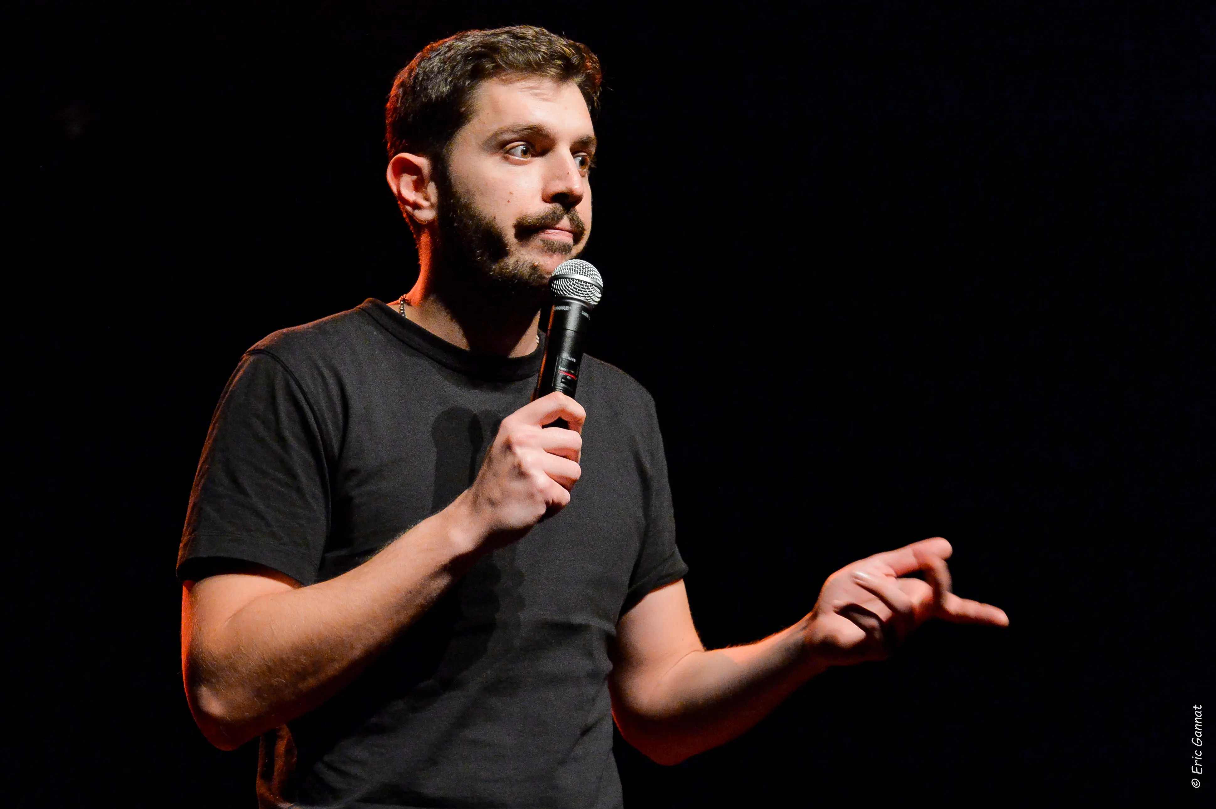 La Gaille, humoriste stand-up sur scène à Lyon